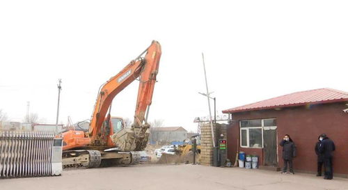 宣化多部門聯(lián)合執(zhí)法清理鐵精粉散亂污企業(yè)